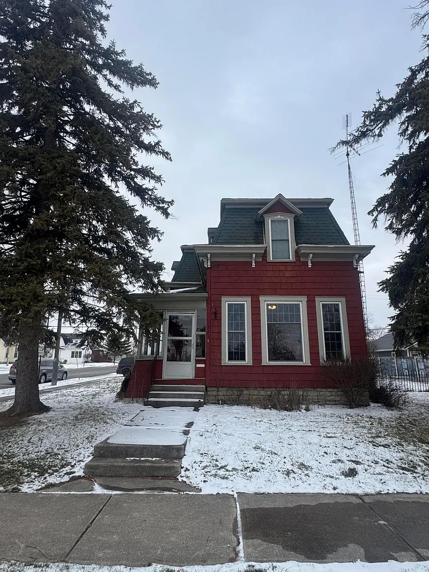 311 S Main St photo 1