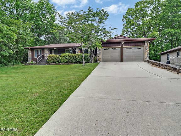 3rd image of 104 Baltusrol Rd