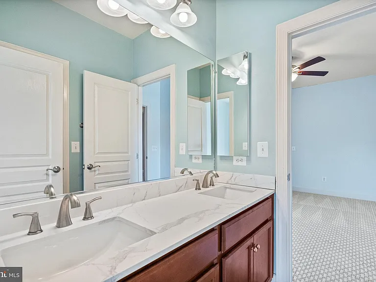 4561 Rona Pl — Photo 46
