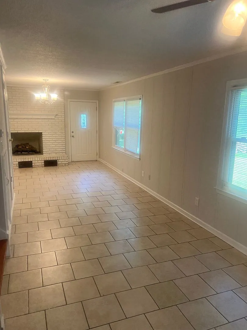 Charming 3-Bedroom Home with Large Yard & Convenient Location! — Photo 2