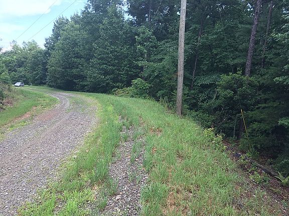 4th image of 213 Deerrun
