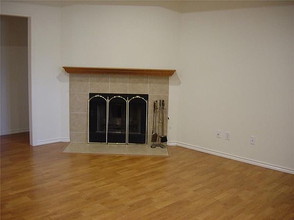 4th image of 201 College Ave