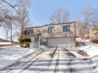 650 N Summit St, Wheaton, IL 60187