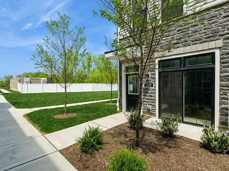 2107 Donatello Dr — Photo 4