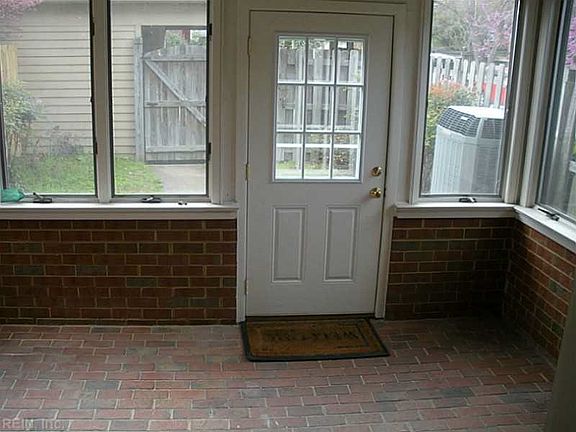 4th image of 1115 Llewellyn Ave
