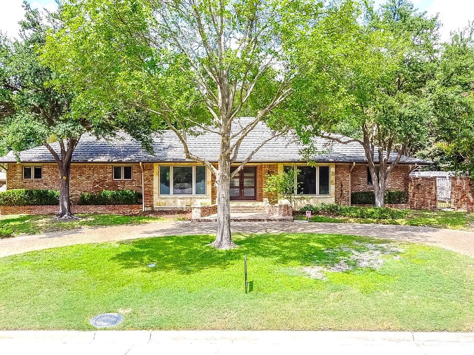 1st image of 8247 San Leandro Dr
