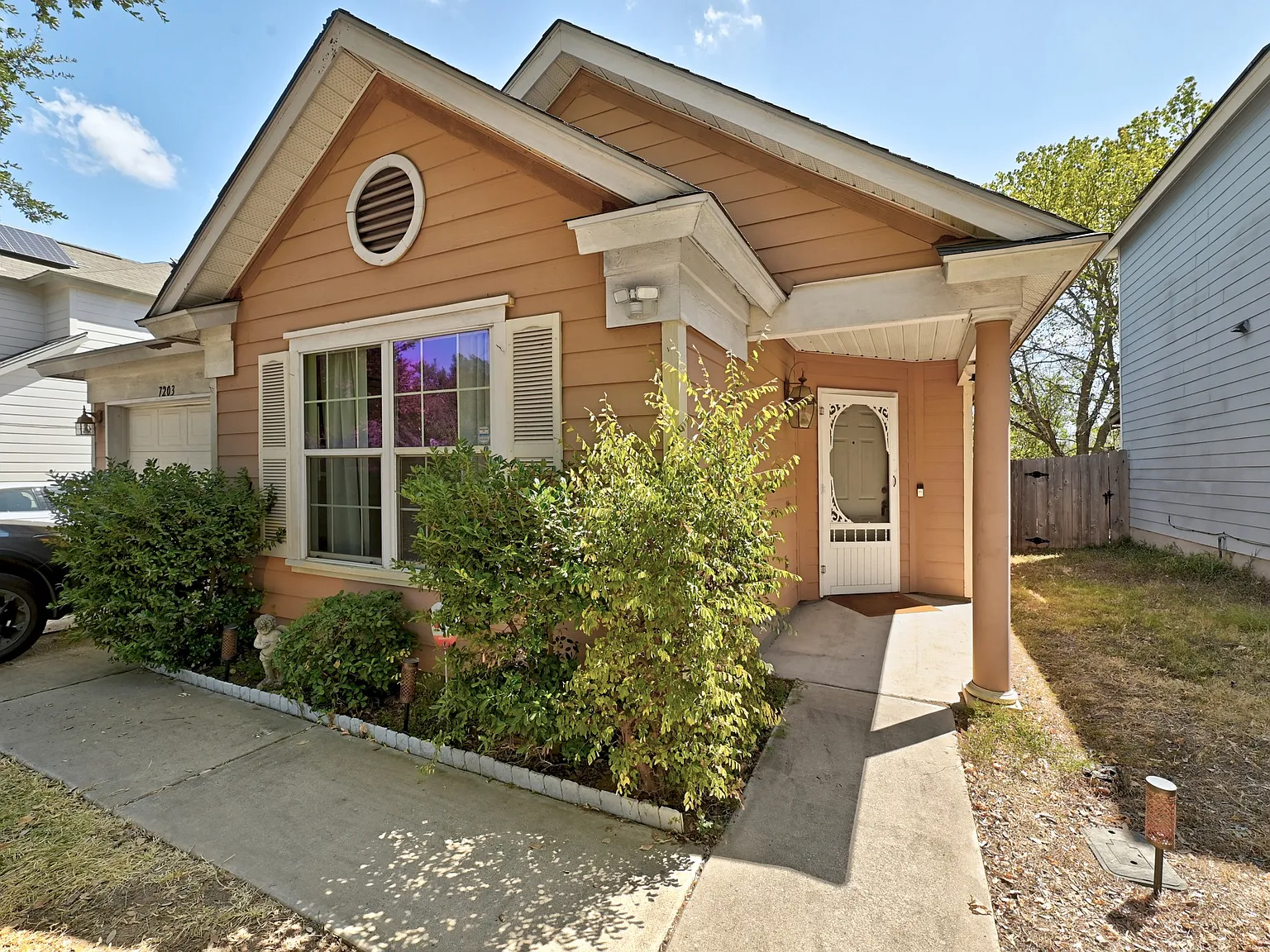 2 bed, 1100 sqft, $1,800 — Photo 3
