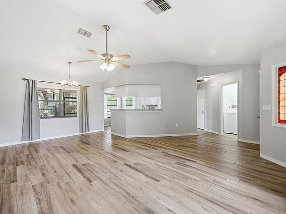4th image of 8316 Kingsdale St