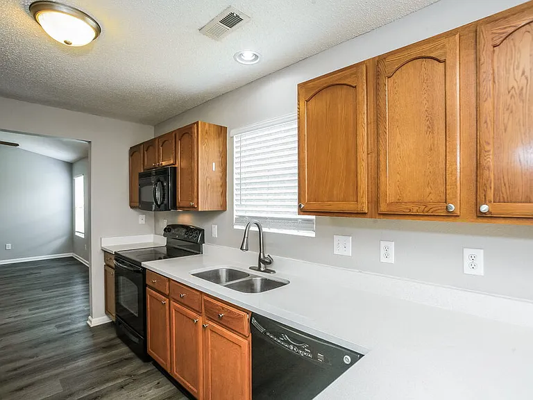 5614 Sweet River Dr — Photo 7