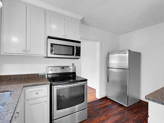 3rd image of 108 Paris View Dr