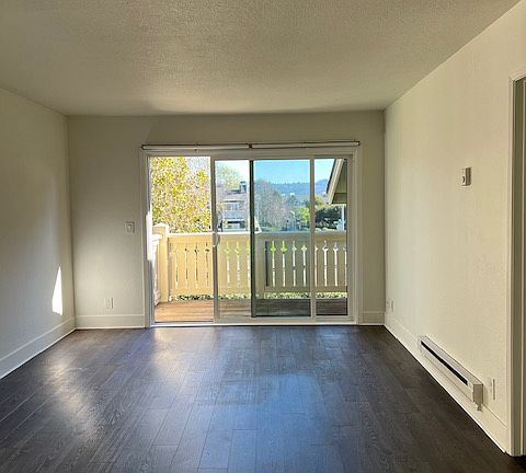 2nd image of 52 Shoreline Ct