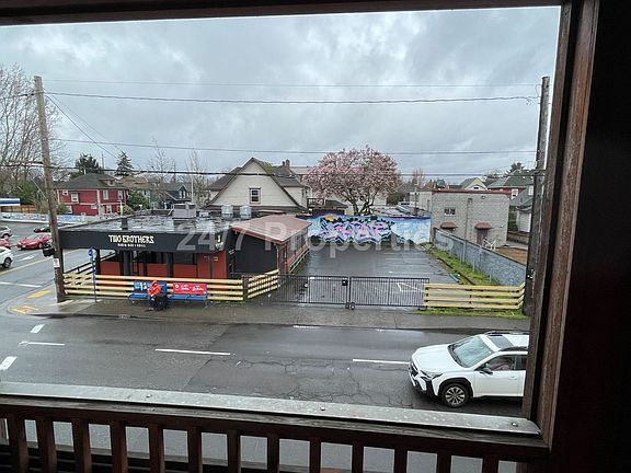 4th image of 3905 SE Belmont St APT 6