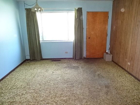 5th image of 823 163rd St