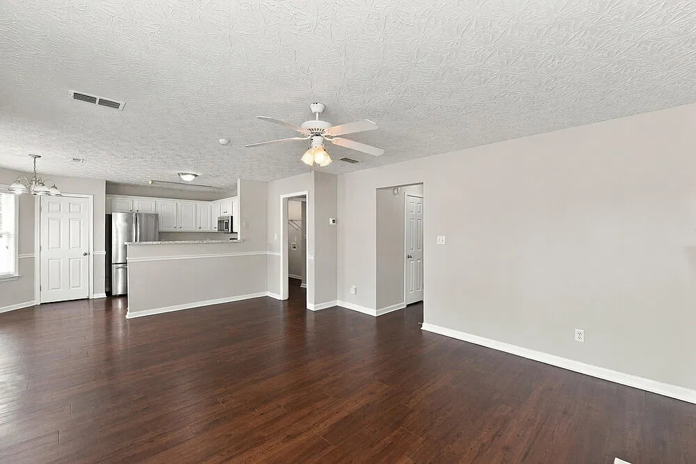 3 bed, 2.5 bath, 1827 sqft, $2,295 — Photo 4