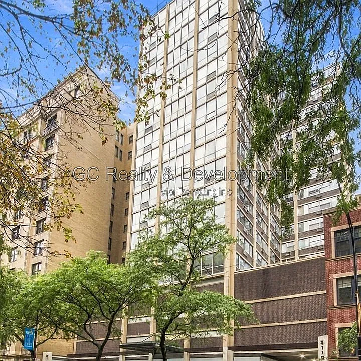 3110 N Sheridan Rd #1107