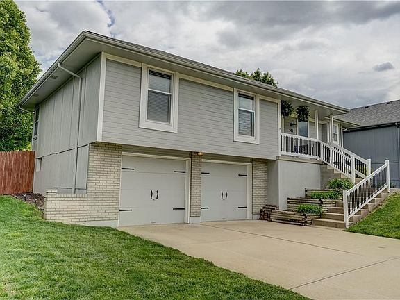 3rd image of 501 SW Whitestone Dr