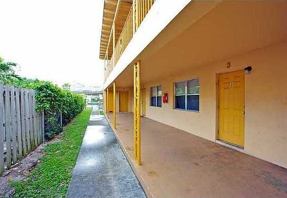 4th image of 624 Palm Beach Lakes Blvd