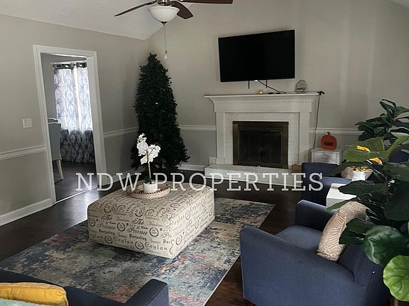 3rd image of 1830 Singletree Ln