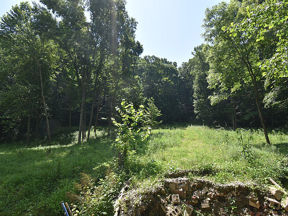 5th image of 525 Catholic Cemetery Rd