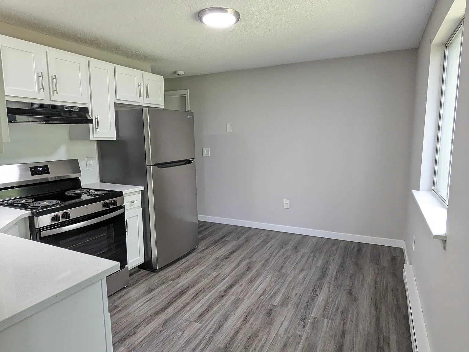 1 bed, 672 sqft, $1,300 — Photo 2