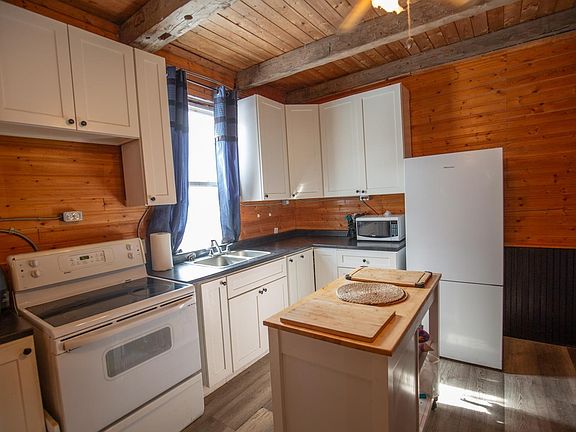 3rd image of 107 Upper Pembroke Rd