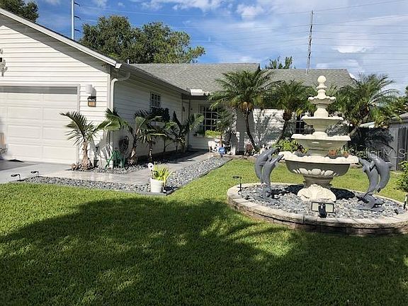 5th image of 70 Squire Ct