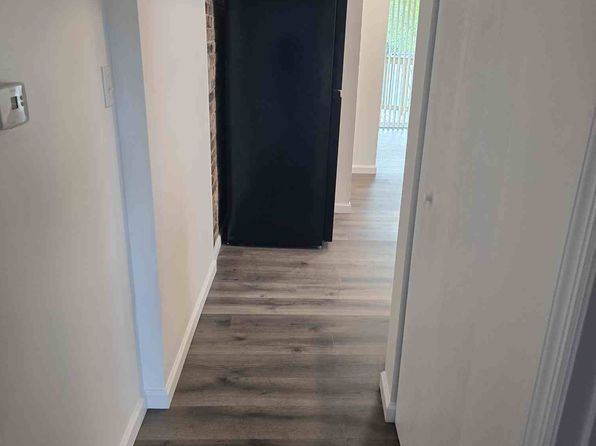 132 1st St APT 4
