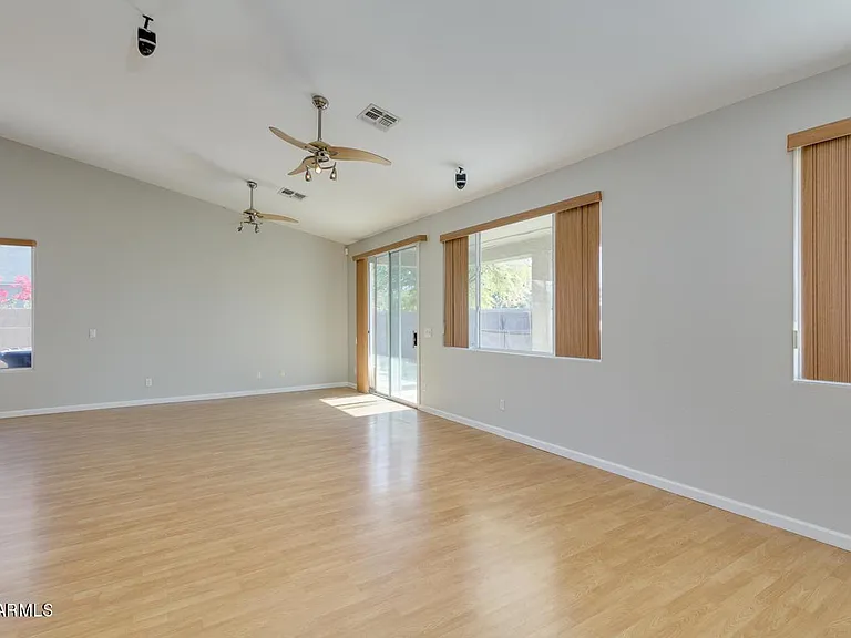155 E Liberty Ln — Photo 2