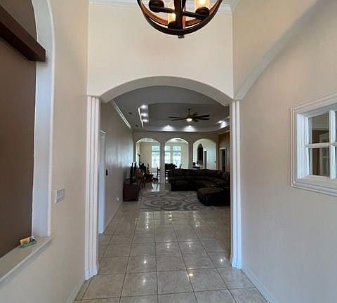 4th image of 2812 Bluebird Ave