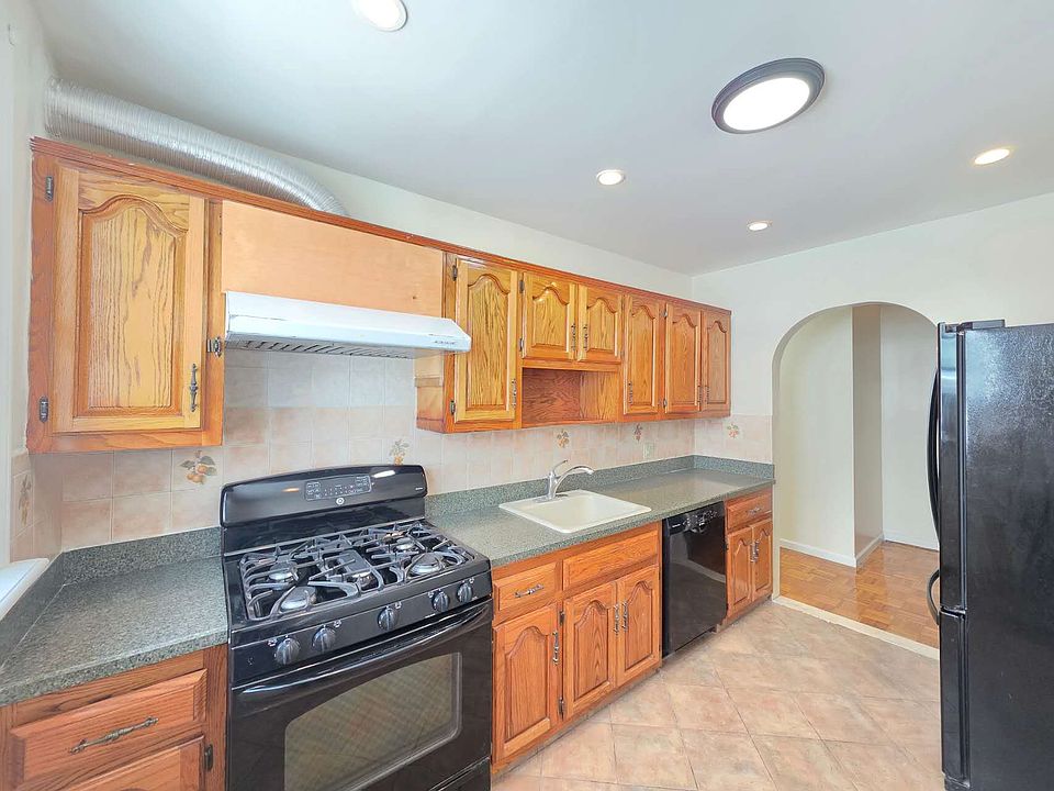 1st image of 1931 W 12th St #2