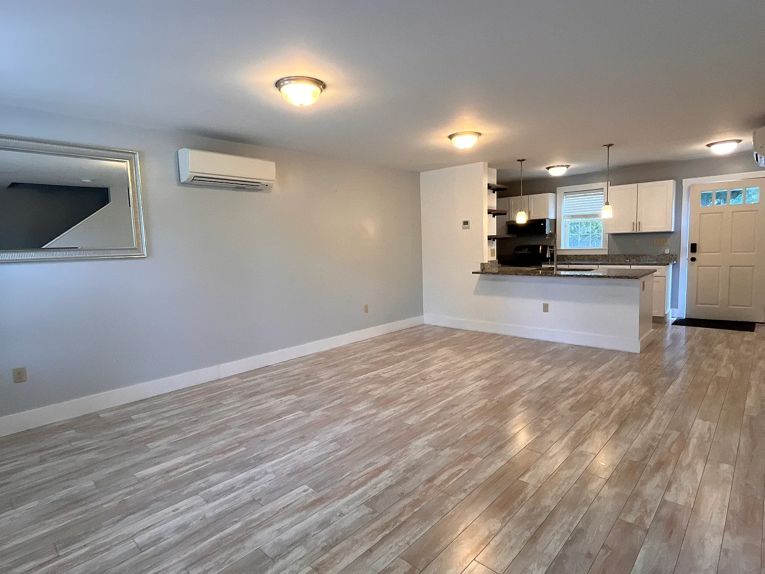 3 bed, 1.5 bath, 1310 sqft, $2,500 — Photo 3