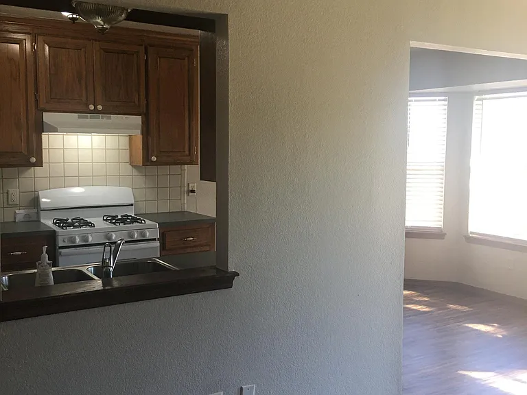 628 NW 22nd St — Photo 9