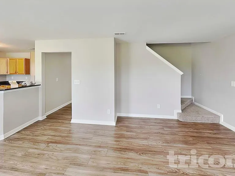11311 Breezehill Ln — Photo 3