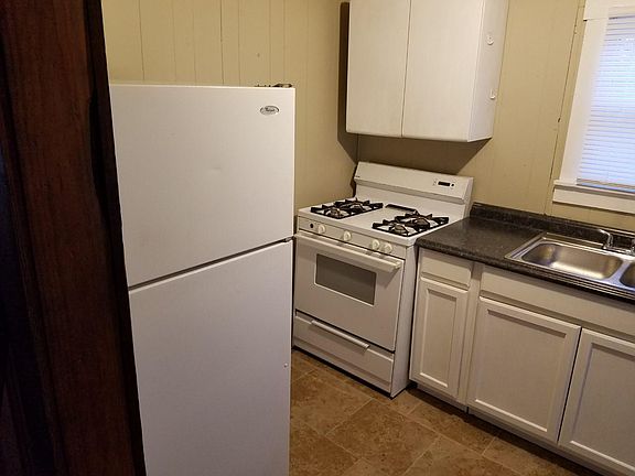 4th image of 1302 1/2 N Park Ave