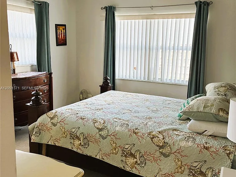 400 N Riverside Dr #501 — Photo 16