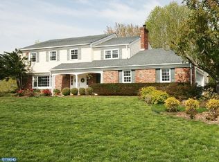 16 Averstone Dr E, Washington Crossing, PA 18977