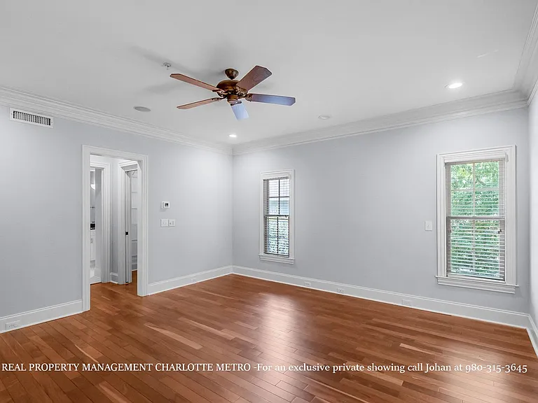529 Queens Rd — Photo 44