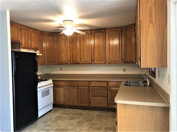 4th image of 33 Willowbrook Dr