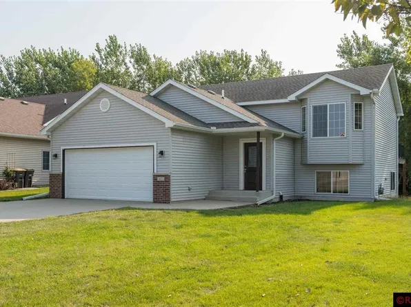 617 Colodoro Ln, Eagle Lake, MN 56024