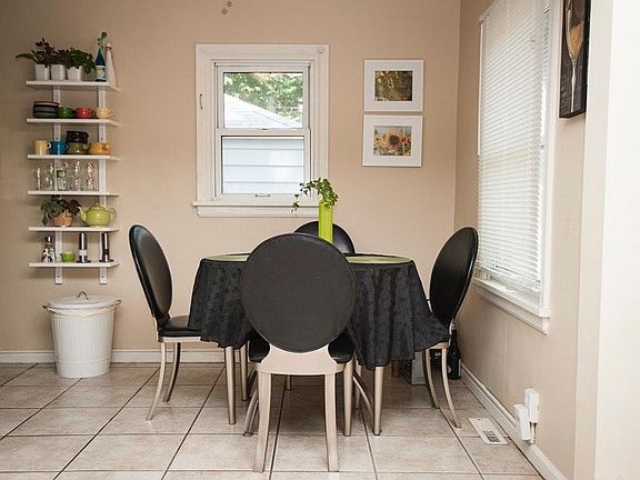 Off-kitchen Dining