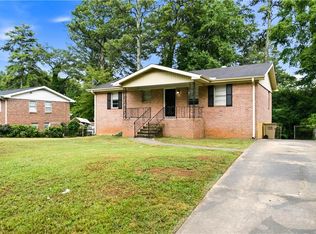 997 Pineglen Dr, Forest Park, GA 30297