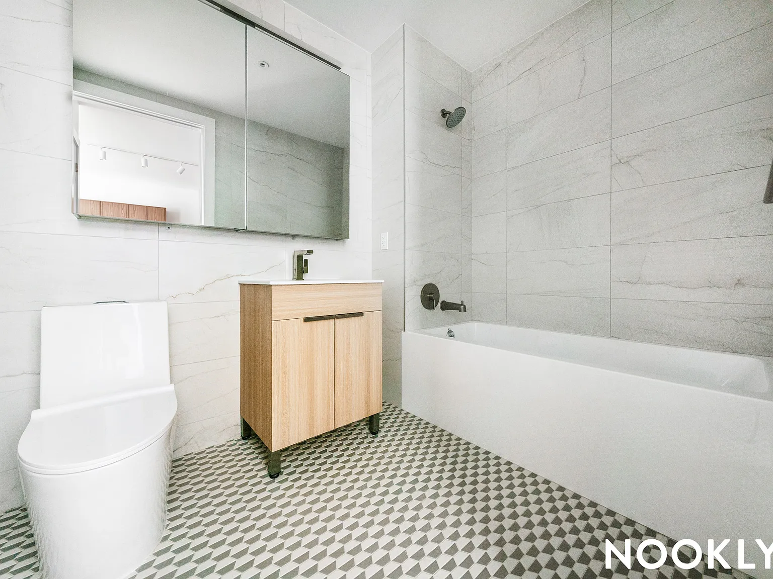 40 Bruckner Boulevard — Photo 4