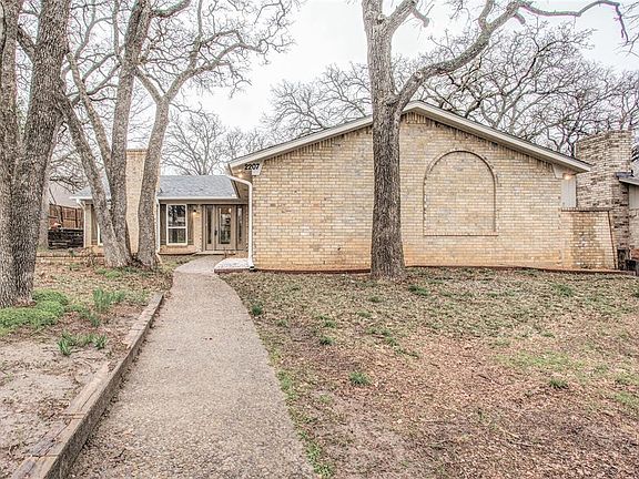 3rd image of 2207 Jacqueline Dr