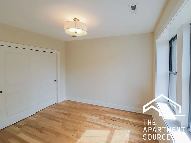 3340 N Sheffield Ave #3 — Photo 3