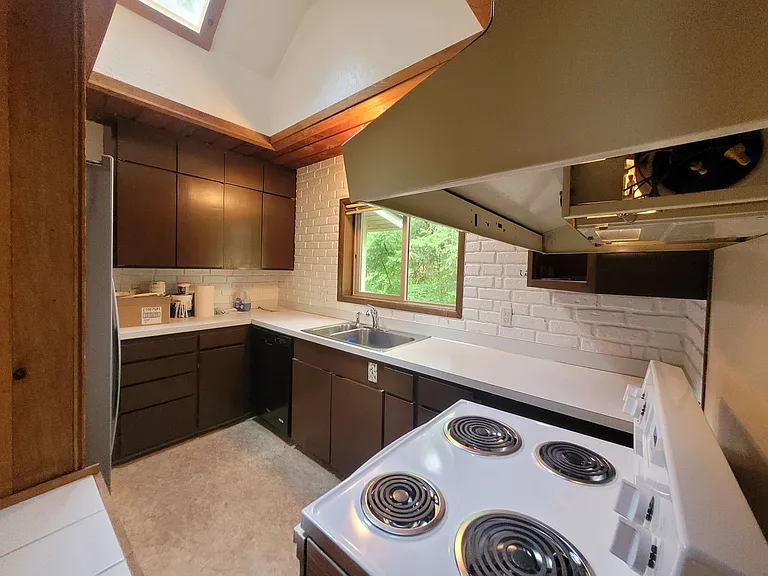 1327 Toledo St — Photo 12