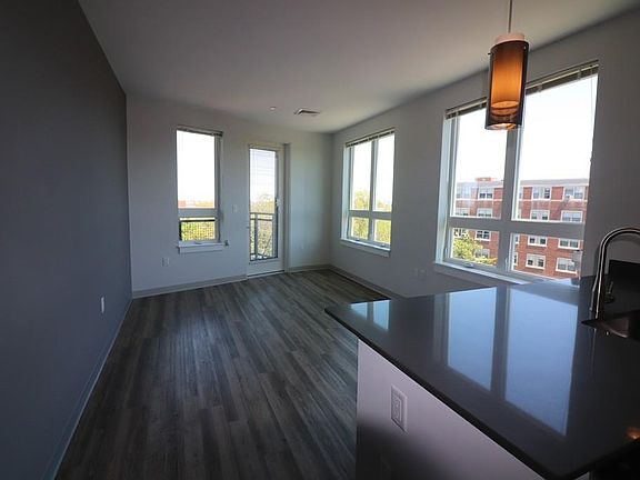 3rd image of 161 Washington St #1423