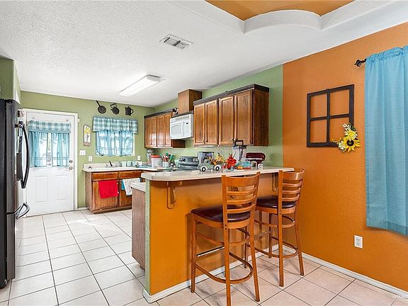 5th image of 3834 Albanian St