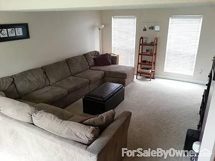 2nd image of 2945 Castlebrook Ave