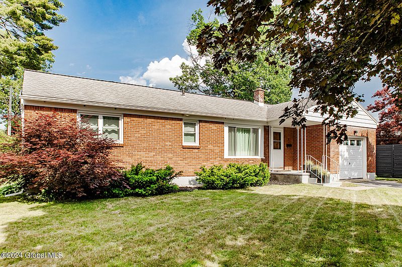 3rd image of 3 Benton Drive