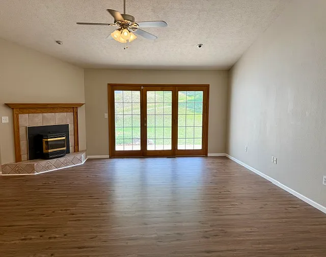 198 Sunset Dr — Photo 2